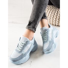 Marquiz Blaue Turnschuhe auf der Plattform 2