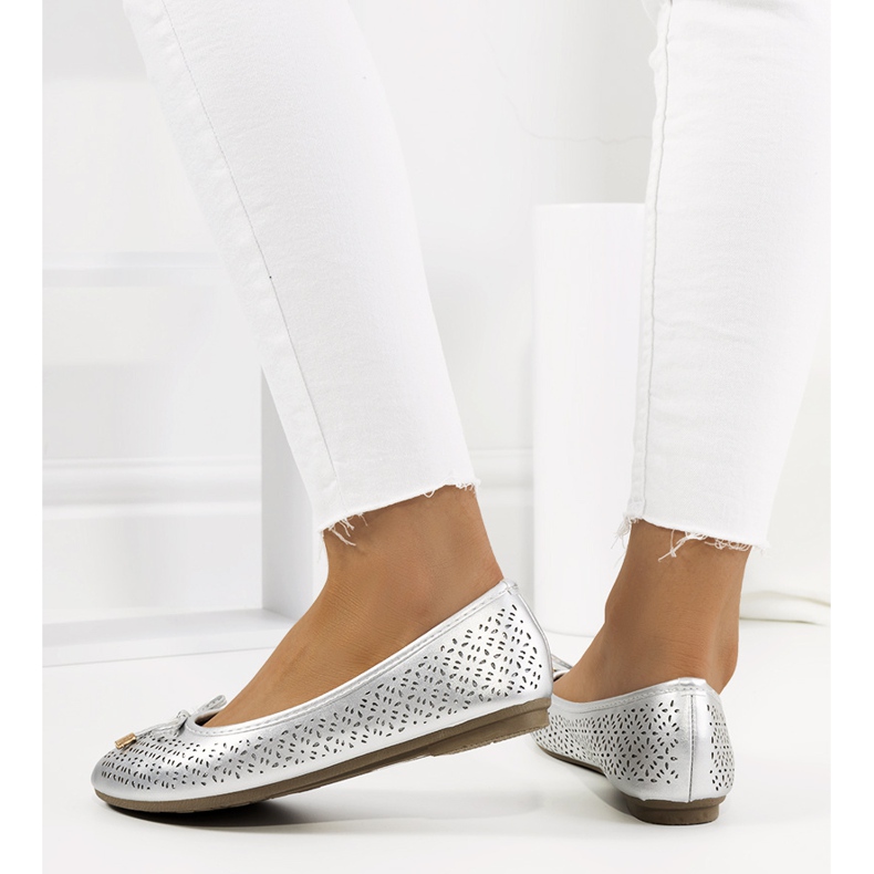 Silberne Ballerinas mit durchbrochenem Negrete-Muster 1