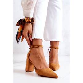 FB2 Pumps Auf Einem Balken Gebundener Kamelsalat braun gelb 1