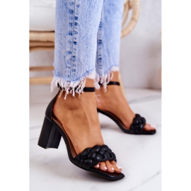 FB2 Ledersandalen Auf Einem Schwarzen Lorelei-Stab 2