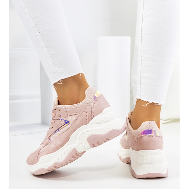 Turnschuhe von Badillo in glänzendem Rosa 1