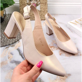 Pumps auf der Post Sergio Leone W SK363 perlbeige 1