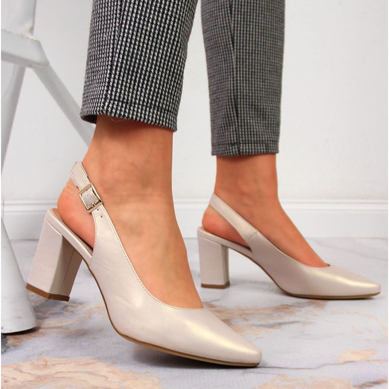 Pumps auf der Post Sergio Leone W SK363 perlbeige 2