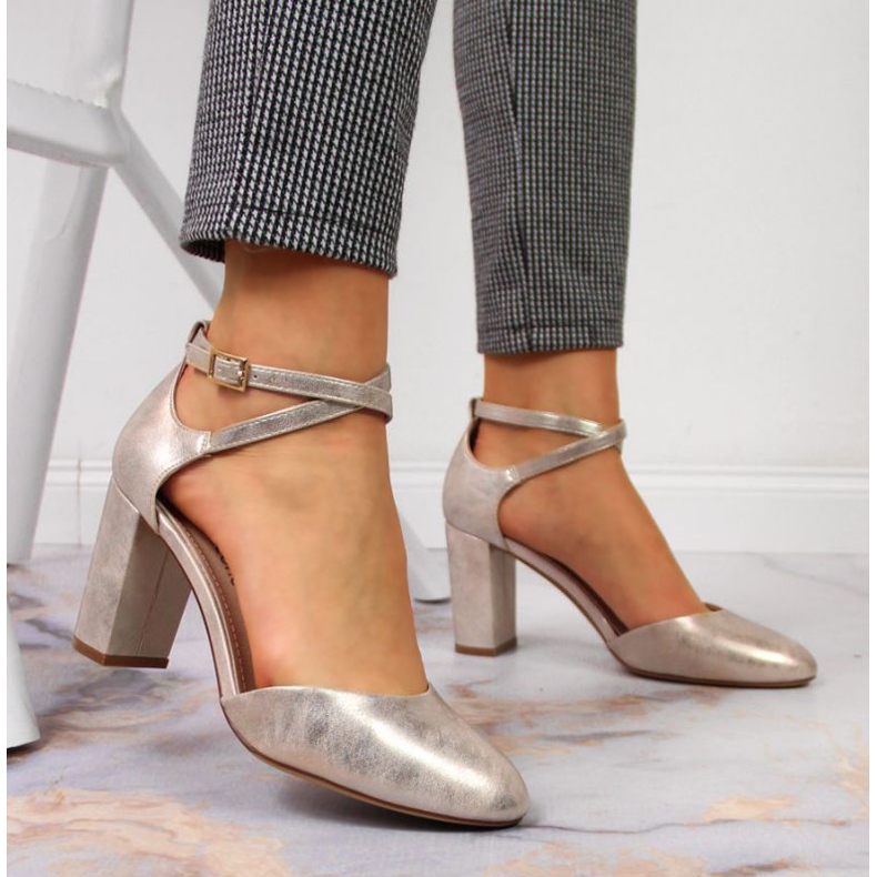 Sandalen auf dem Pfosten von Sergio Leone W SK364A Gold golden 2