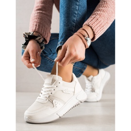 Ideal Shoes Weiße Turnschuhe auf der Plattform 1