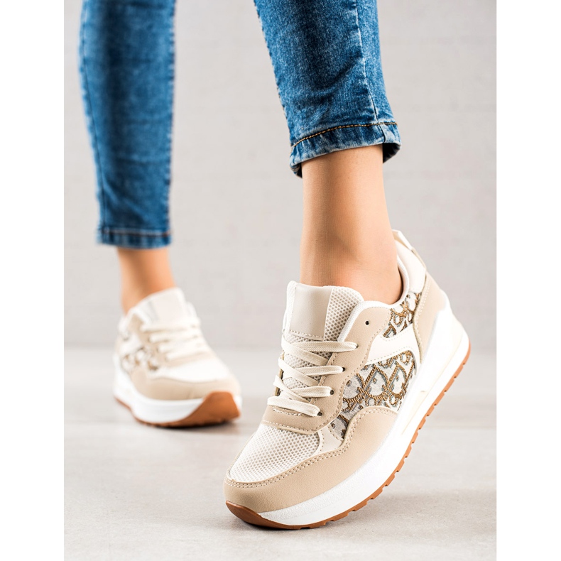TRENDI Gebundene Turnschuhe auf der Plattform beige 2