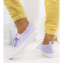 Lila Damenturnschuhe von Medina 1