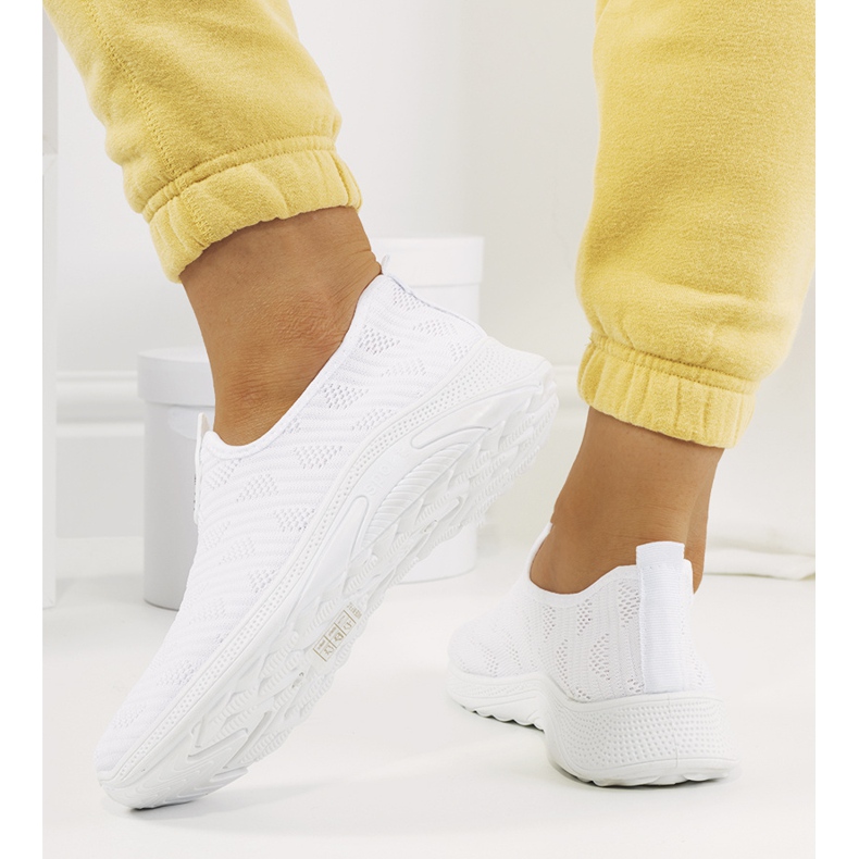 Abbys weiße Turnschuhe 1