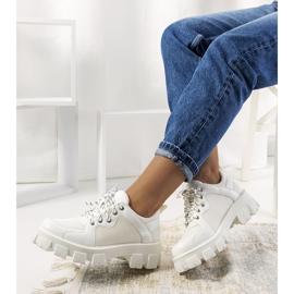 Weiße Turnschuhe für Damen von Bernic 1