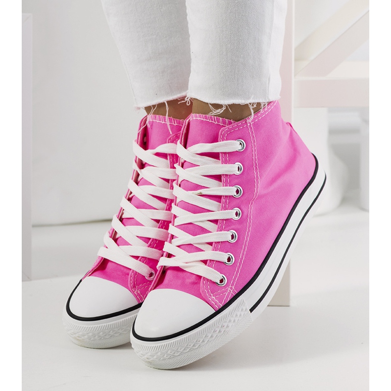 Neonpinke Sneakers von Keri rosa 2