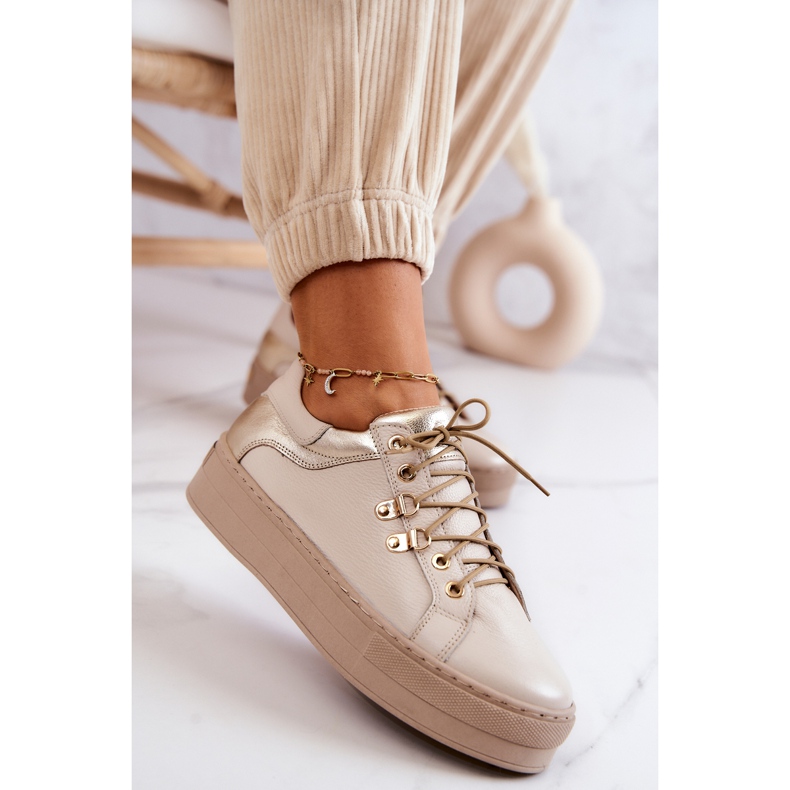 FILIPCZYK Sportschuhe aus Leder auf einer hellbeigen Mary Ann-Plattform 2