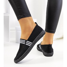 Schwarze, durchbrochene Turnschuhe von Tanya 2