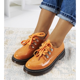 Orange lackierte Schuhe von Kristina 1