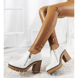 Silberne Schuhe auf dem Posten von Noemi weiß 1