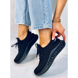 Kenza Sportschuhe mit schwarzen Socken 1