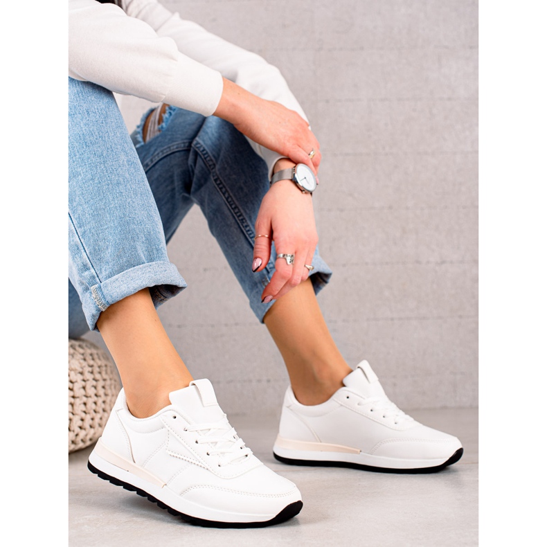 TRENDI Weiße Sportschuhe 1