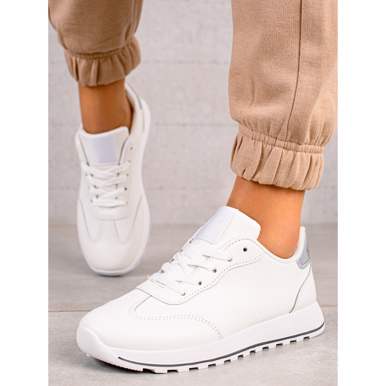 TRENDI Klassischer Sportschuh aus Kunstleder weiß 1