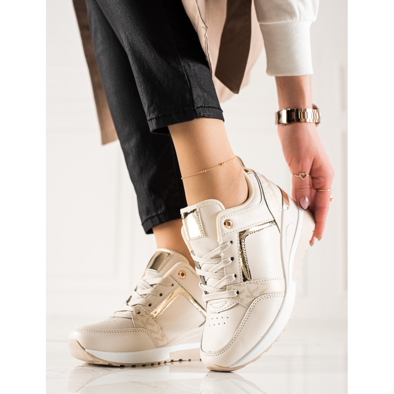 TRENDI Stylische Sneaker mit Keilabsatz beige golden 1