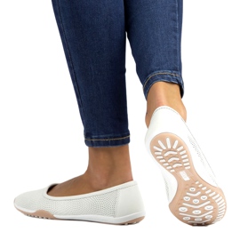 Durchbrochene weiße Ballerinas aus Leder Filippo DP3681 / 22 WH mehrfarbig 5