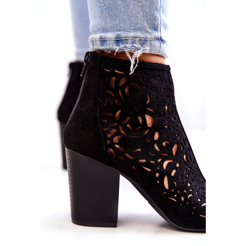 FB1 Schwarze durchbrochene Stiefel auf einer Post-Bretagne 6