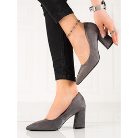 Bestelle Wildleder-Pumps auf einer Säule grau 1