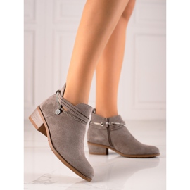 Filippo Wildlederstiefeletten mit einer dekorativen Kette beige 1