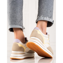 TRENDI Bunte Sneaks auf der Plattform beige 1