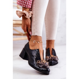 PA2 Elegante High Heels aus Leder mit schwarzer Delaver-Verzierung 1