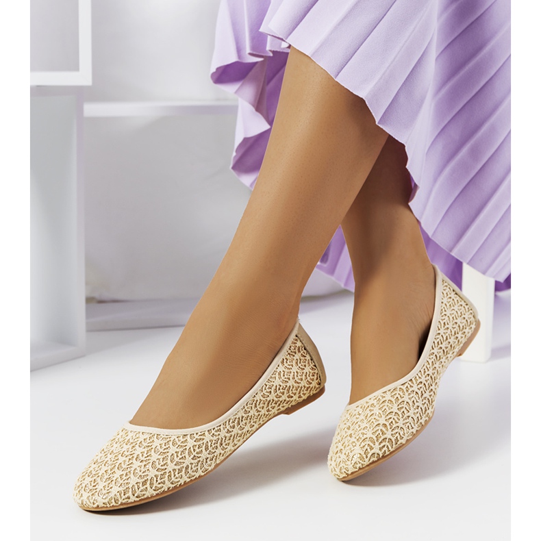 Beige glänzende Ballerinas aus Chuwi-Spitze 1