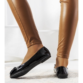 Flynn Ballerinas aus schwarzem Lack 1