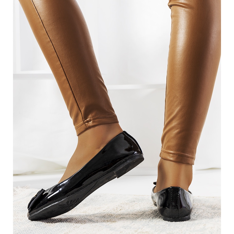 Flynn Ballerinas aus schwarzem Lack 1