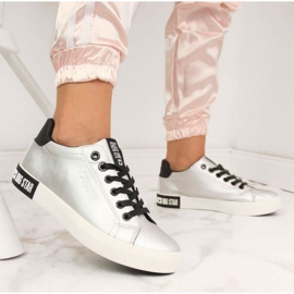 Low-Top-Sneaker mit Kunstleder Big Star W II274034 Silber 2