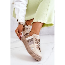 Sportschuhe aus Leder auf der Plattform Maciejka 05482-04 Beige 1