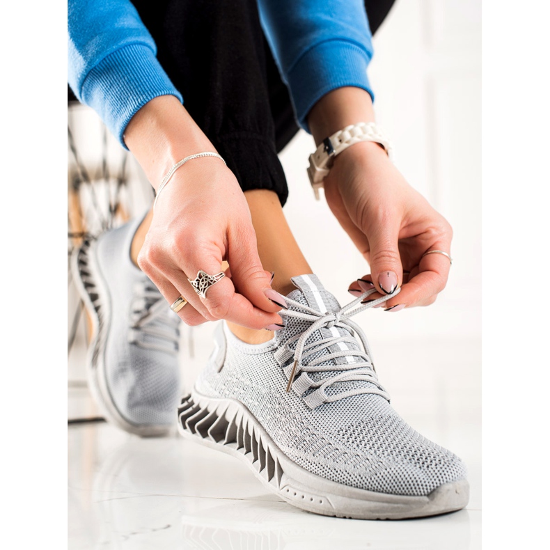 TRENDI Graue Sportschuhe 1