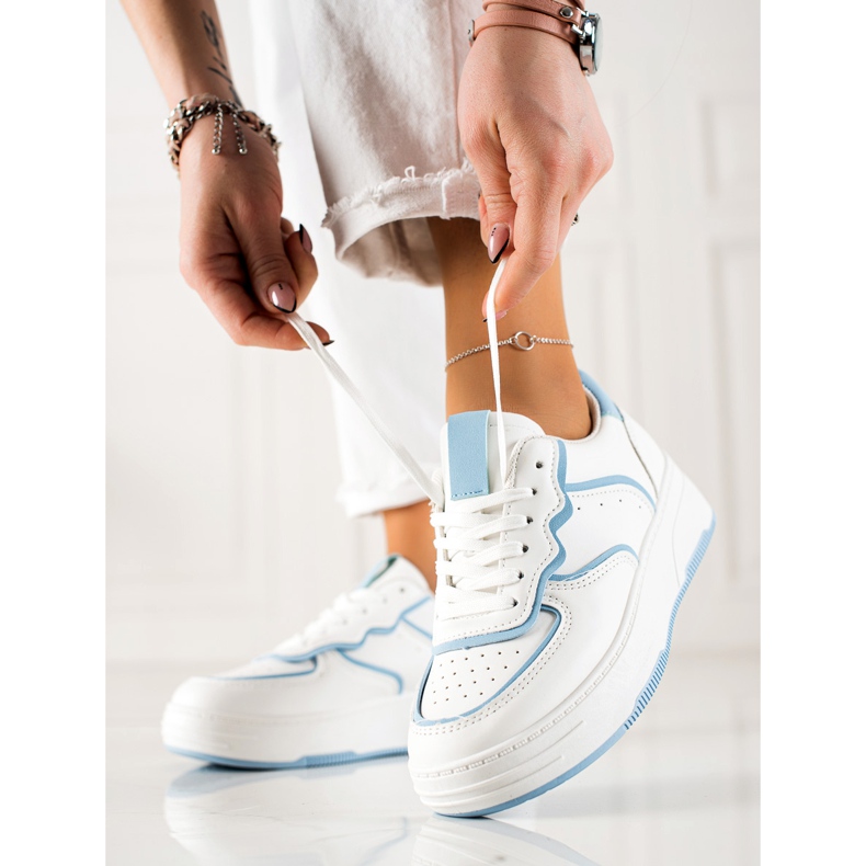 Bestelle Modische Turnschuhe weiß 1