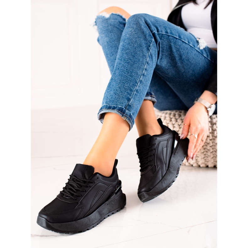 TRENDI Schwarze Turnschuhe aus Öko-Leder 1