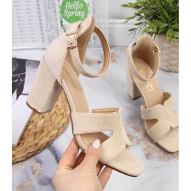 Sandalen auf dem Pfosten von eVento W EVE344A beige 1