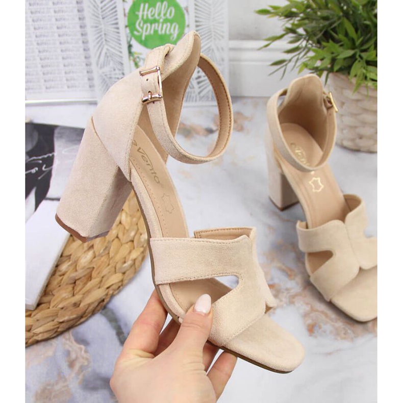 Sandalen auf dem Pfosten von eVento W EVE344A beige 1