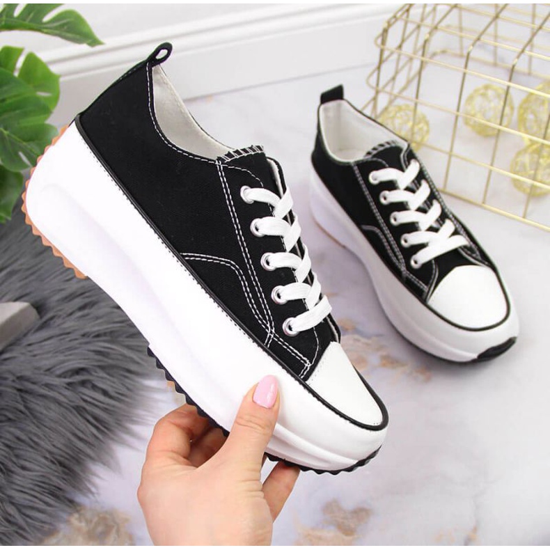 Schwarze Turnschuhe McKeylor W JAN93 Keilabsatz 1