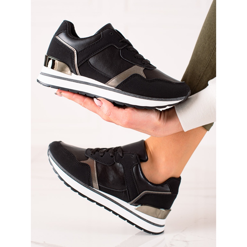 TRENDI Schwarze Turnschuhe auf der Plattform 1