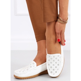 Cukki Weiße durchbrochene Loafer für Damen 1