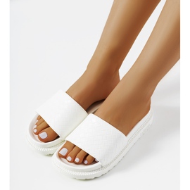 Weiße Hausschuhe auf der Plattform Big Star HH274683 1