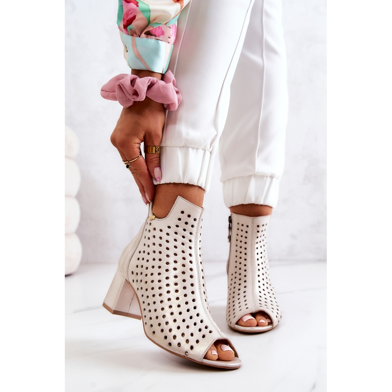 Durchbrochene Lederstiefel Maciejka 05420-04 Beige 1