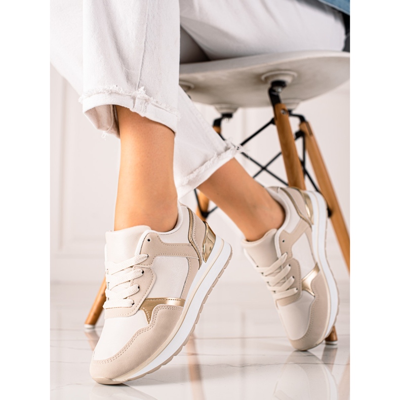 TRENDI Beige Sneakers auf der Plattform 1