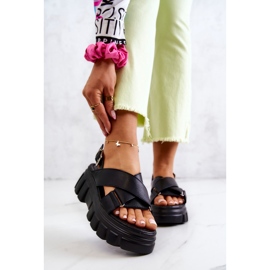 PE1 Ledersandalen auf der schwarzen Betti-Plattform 1