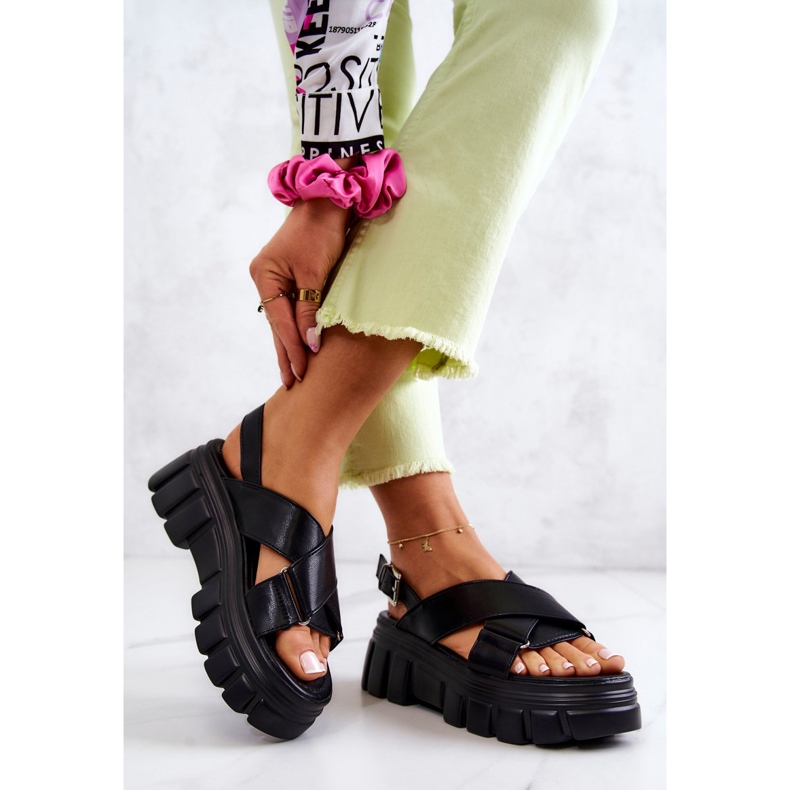 PE1 Ledersandalen auf der schwarzen Betti-Plattform 2