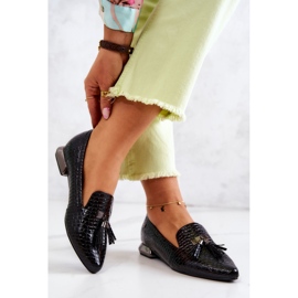 Vinceza Lackierte Mokassins mit Krokodilmuster und schwarzen Pharell-Fransen 2