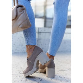 Lemar Elegante Schuhe auf einer Säule mit beigem Harmell-Dekor 2