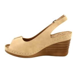 Frauenkeilsandalen mit Dekoration Evento 22SD98-4544 Beige 1