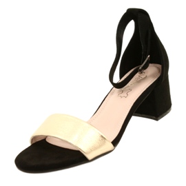 Schwarze und goldene Sandalen auf einer Bar Evento 20SD98-1618 3